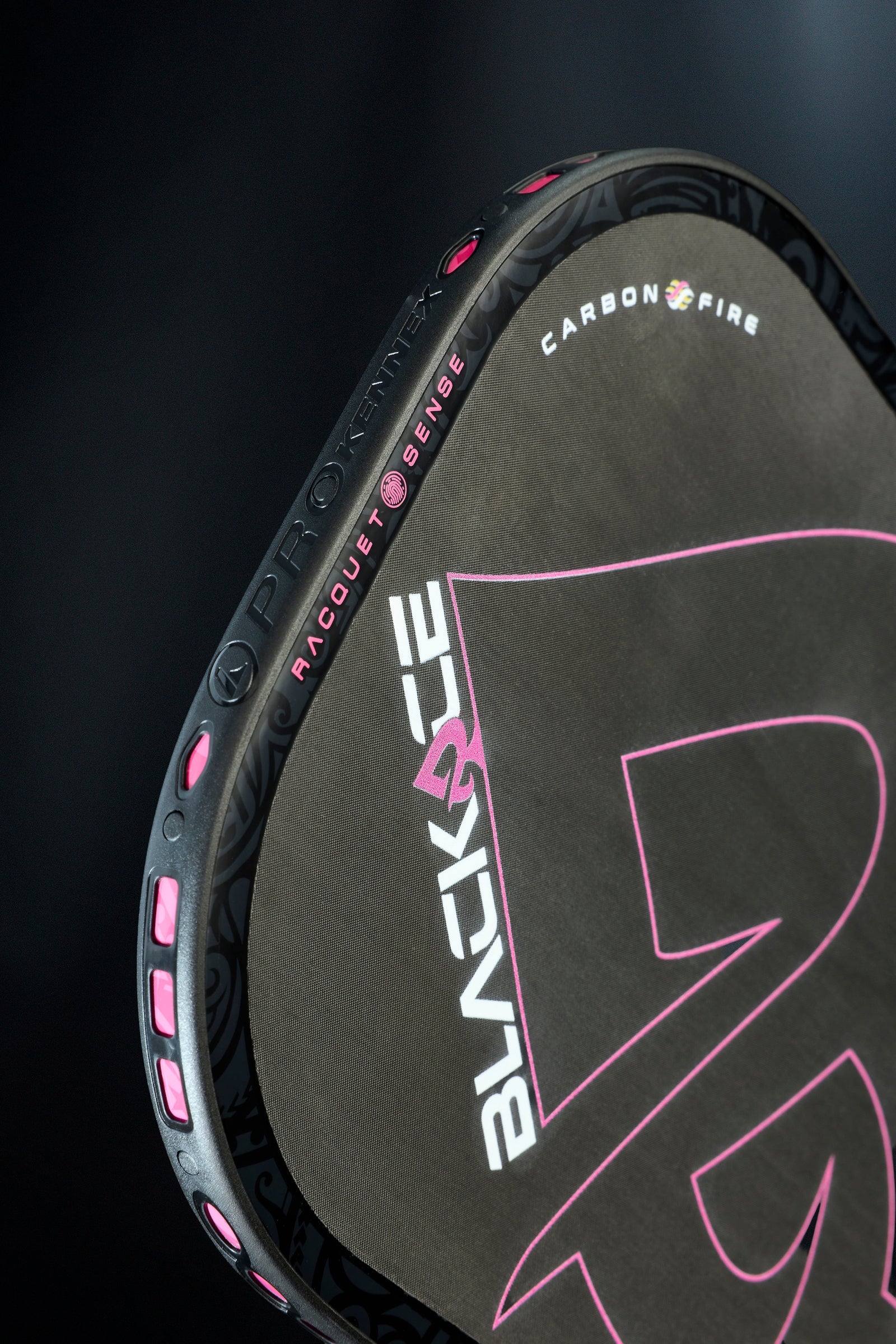 ProKennex Black Ace Avenger LG 11｜加長柄專業進攻球拍（5.8" 雙手反拍優化、Kinetic 護臂科技、11mm 極速薄核）
